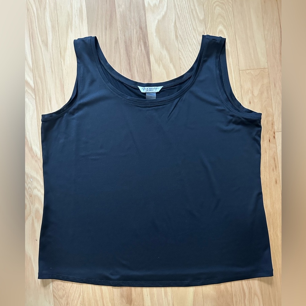 Peter Nygard 1X black poly tank. Wear alone/under a top/sweater P2P 22.5"